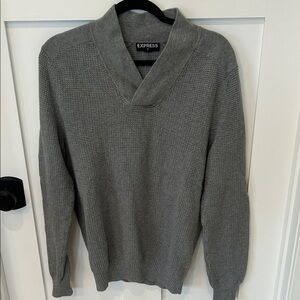 Express Men's V-Neck Gray Sweater (Medium)